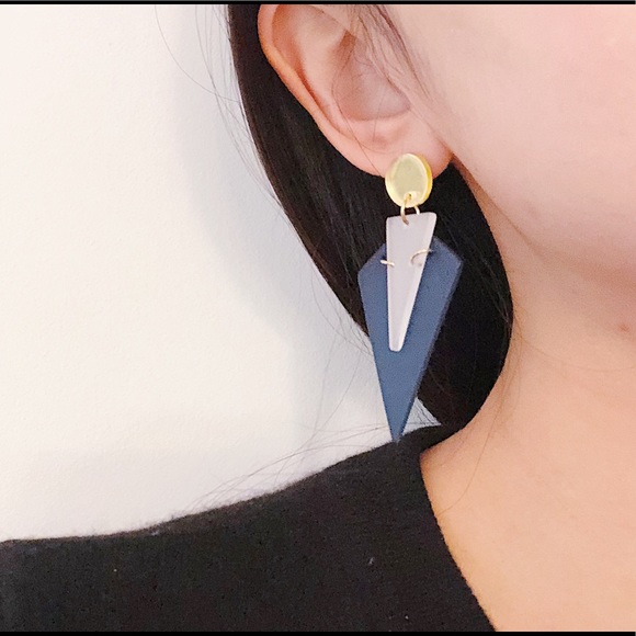 Chic Acrylic Blue Triangle Drop Earrings - Picture 5 of 5